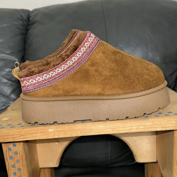 YOKI 8 OWEN-12 Camel Brown Burgundy Red Ivory Embroidered Brown Sherpa Lined - Picture 2 of 13